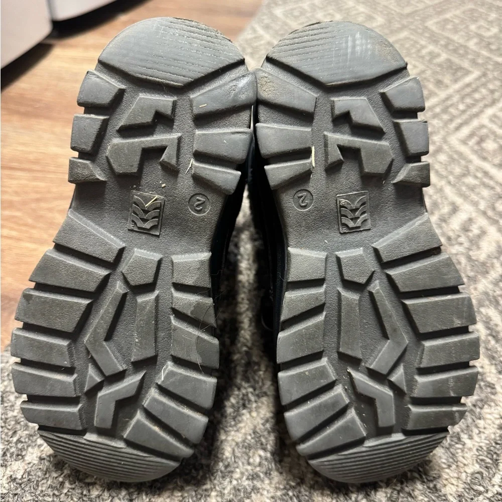 Kids Black Fur-Lined Winter Boots size 2